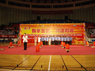 公司參加慶5.1大型職工演唱會(huì )